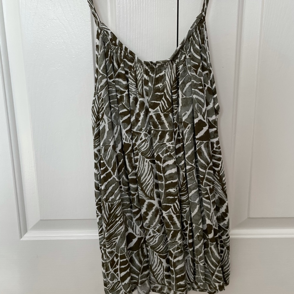Green patterned tank